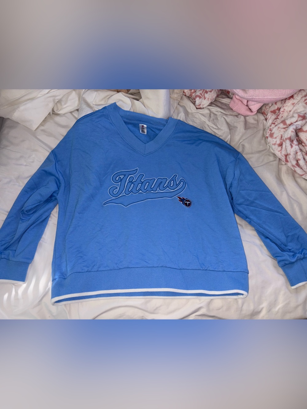 Titans V-Neck super soft sweatshirt (NFL team brand)